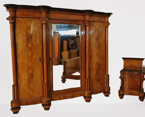 Elegantes 5-teiliges Neo- Empire Schlafzimmer aus Nussbaum Antik Kolosseum