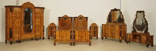 Interessantes 7-teiliges Art Deco Schlafzimmer aus Nussbaum Antik Kolosseum