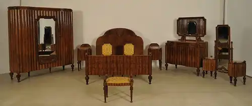 Schönes 9-teiliges Art Deco Schlafzimmer aus Nussbaum Antik Kolosseum