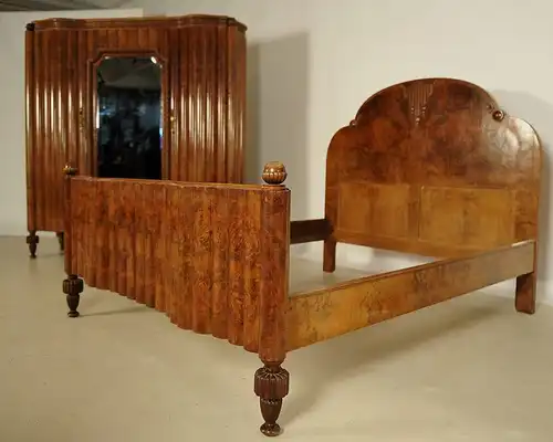 Schönes 9-teiliges Art Deco Schlafzimmer aus Nussbaum Antik Kolosseum