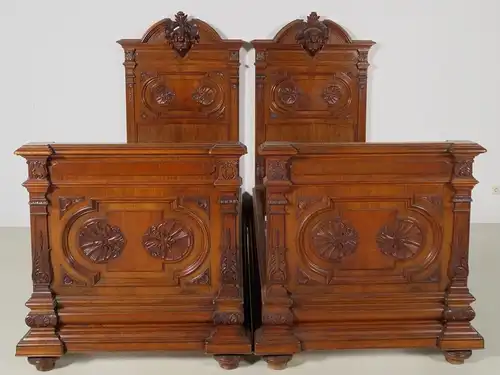 Wunderschönes 7teiliges Gründerzeit Schlafzimmer aus Nussbaum Antik Kolosseum