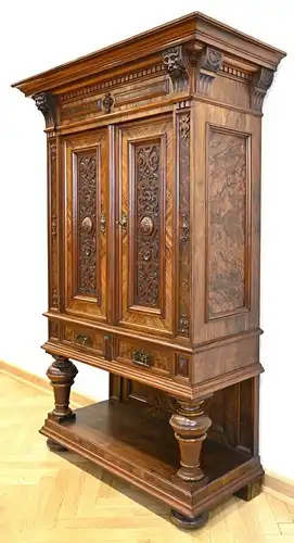 Restaurierter Kabinettschrank aus der Gründerzeit aus Nussbaum Antik Kolosseum