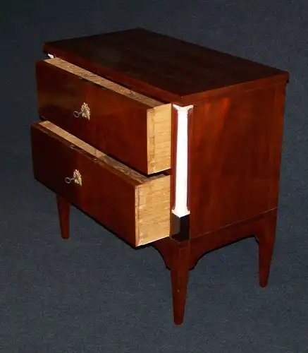 Biedermeier Kommode aus Mahagoni, um 1810, Schellack handpoliert