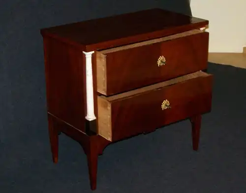 Biedermeier Kommode aus Mahagoni, um 1810, Schellack handpoliert