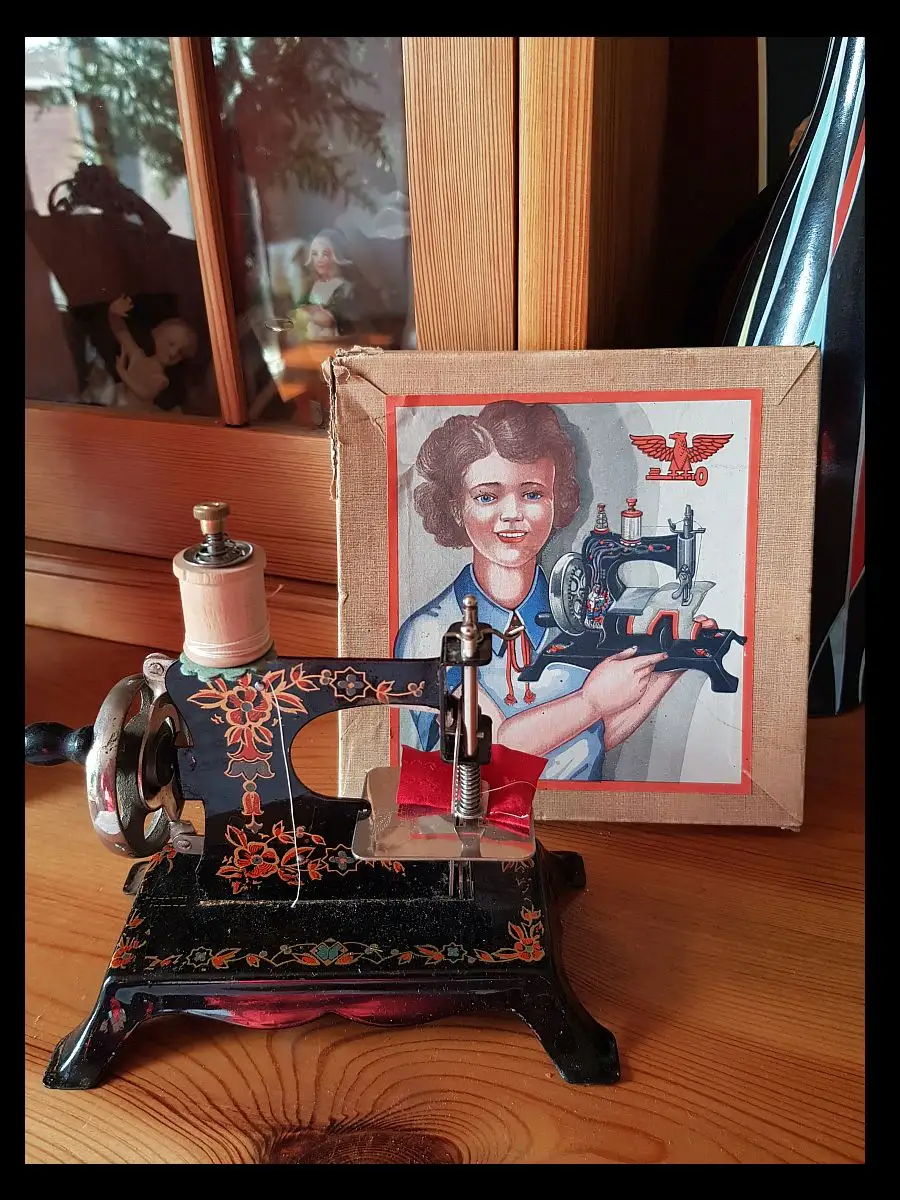 Antik ♥️ KINDER NÄHMASCHINE ♥️ OVP um 1920 TOP im Karton 2