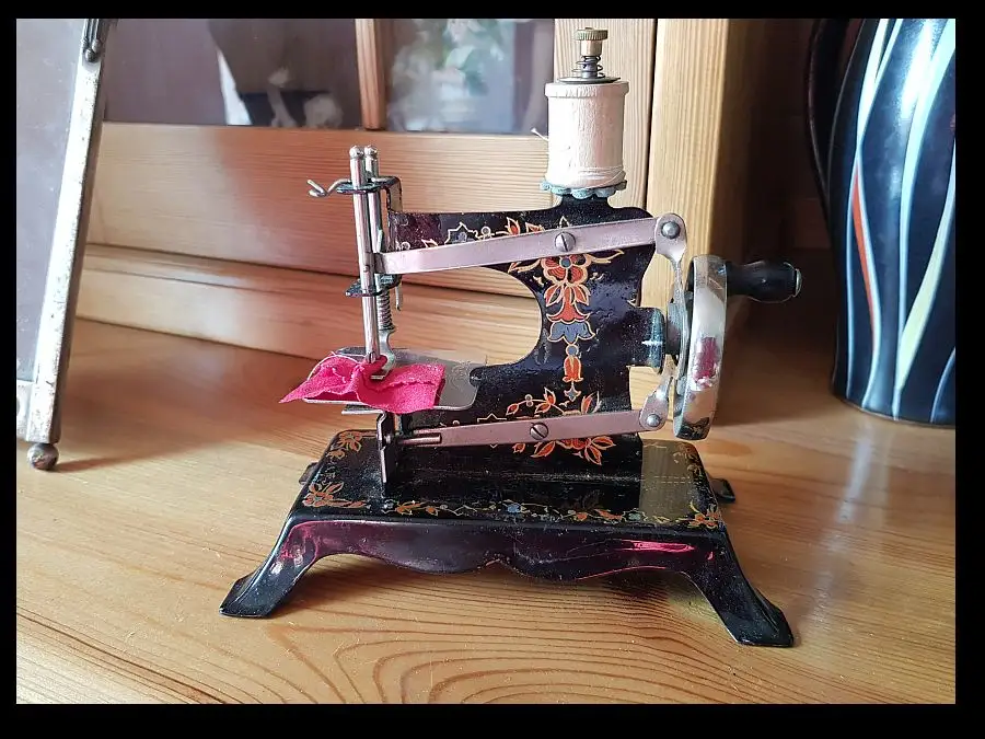 Antik ♥️ KINDER NÄHMASCHINE ♥️ OVP um 1920 TOP im Karton 3