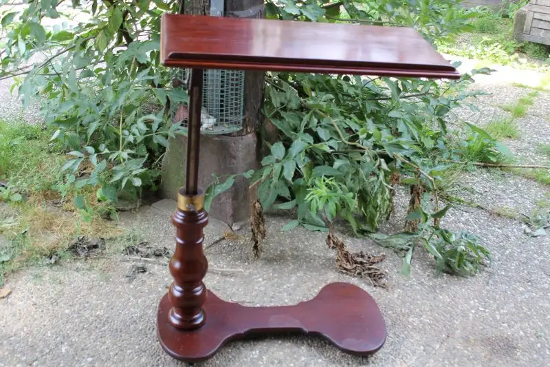 Verkaufe ein antikes Frühstücks- Lesegestell für das Bett,
Gestell für (Kranken)bett 0