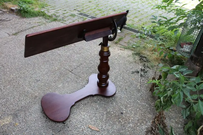 Verkaufe ein antikes Frühstücks- Lesegestell für das Bett,
Gestell für (Kranken)bett 1