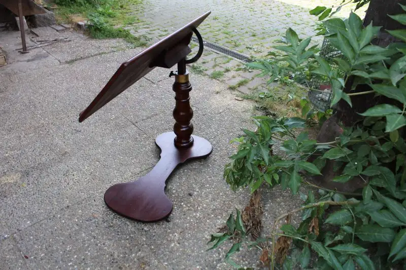 Verkaufe ein antikes Frühstücks- Lesegestell für das Bett,
Gestell für (Kranken)bett 2