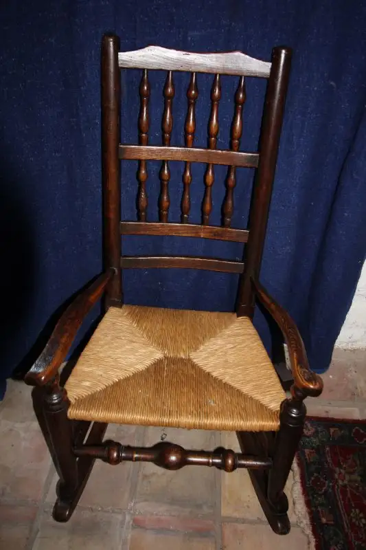 Schaukelstuhl, Stühle mit Binsengeflecht 0