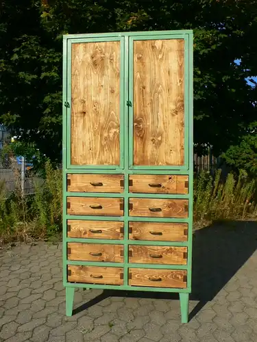 Spind Spint alt antik restauriert Metall Schrank um 1930 Jhd.