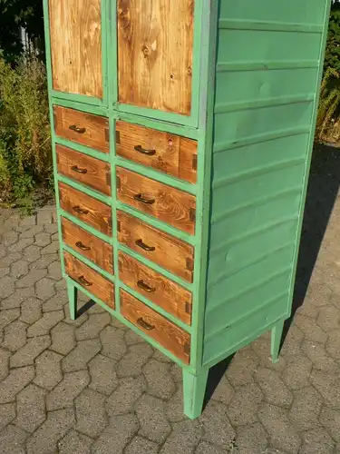 Spind Spint alt antik restauriert Metall Schrank um 1930 Jhd.