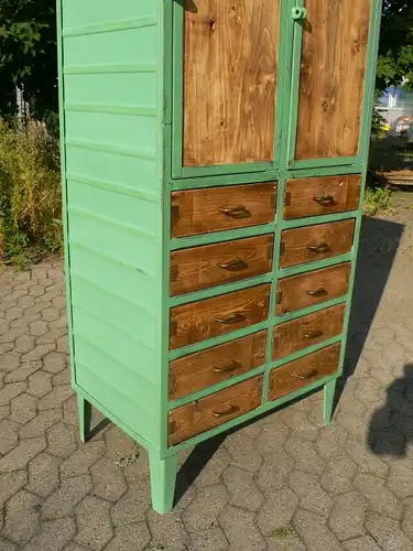 Spind Spint alt antik restauriert Metall Schrank um 1930 Jhd.