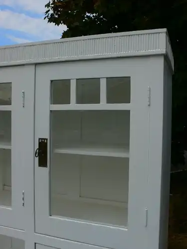 Buffet Küchen Buffet Bauhaus weiß restauriert antik um 1930 Jhd.