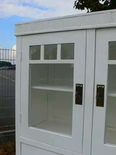 Buffet Küchen Buffet Bauhaus weiß restauriert antik um 1930 Jhd.