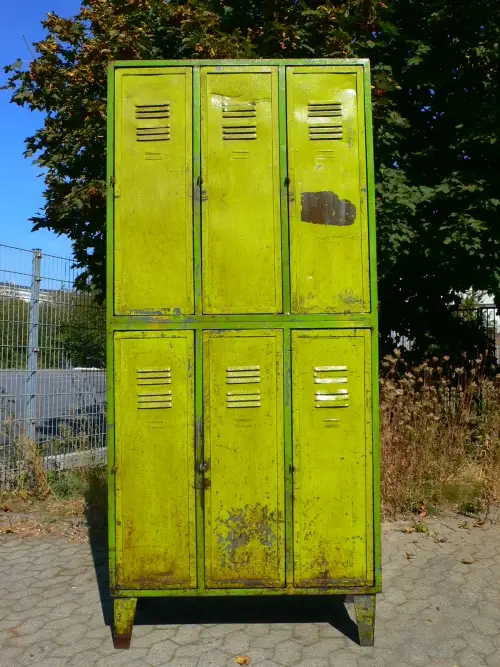 Spind Spint Eisen Metall Blechmöbel antik im Original Look um 1930 Jhd. 0