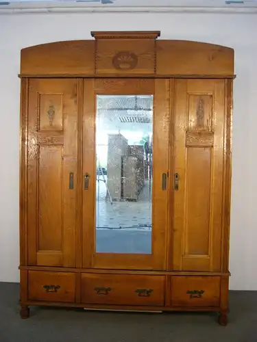 Eichenschrank antik Eiche massiv im Originalzustand um 1900 Jhd.