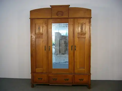 Eichenschrank antik Eiche massiv im Originalzustand um 1900 Jhd.