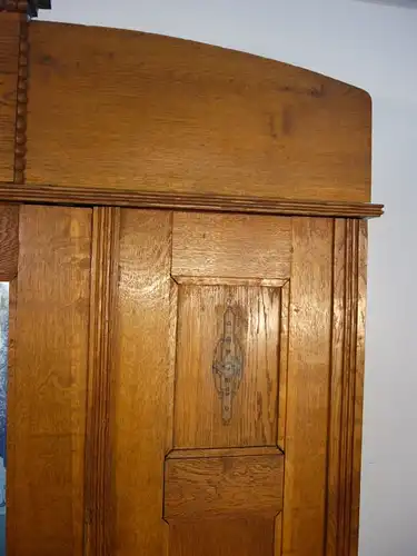 Eichenschrank antik Eiche massiv im Originalzustand um 1900 Jhd.