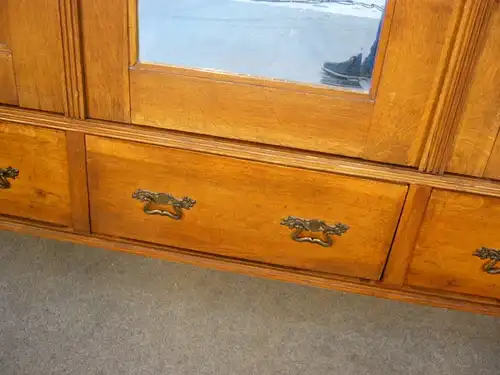 Eichenschrank antik Eiche massiv im Originalzustand um 1900 Jhd.