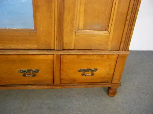 Eichenschrank antik Eiche massiv im Originalzustand um 1900 Jhd.