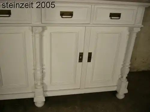 Anrichte Sideboard weiß im  Landhaus Stil mit Säulen