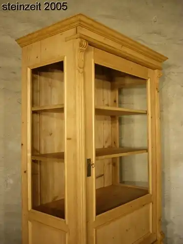 Vitrine antik Weichholz Glas Schrank Gründerzeit 3 seitig verglast um 1900 Jhd.