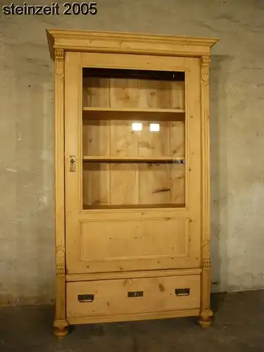 Vitrine antik Weichholz Glas Schrank Gründerzeit 3 seitig verglast um 1900 Jhd.