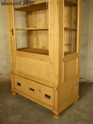 Vitrine antik Weichholz Glas Schrank Gründerzeit 3 seitig verglast um 1900 Jhd.