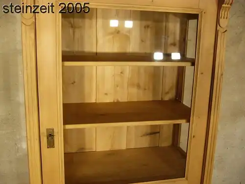 Vitrine antik Weichholz Glas Schrank Gründerzeit 3 seitig verglast um 1900 Jhd.