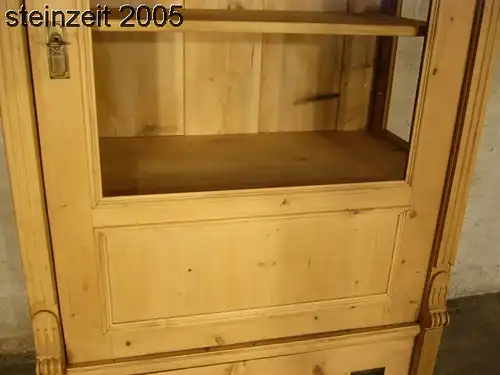 Vitrine antik Weichholz Glas Schrank Gründerzeit 3 seitig verglast um 1900 Jhd.
