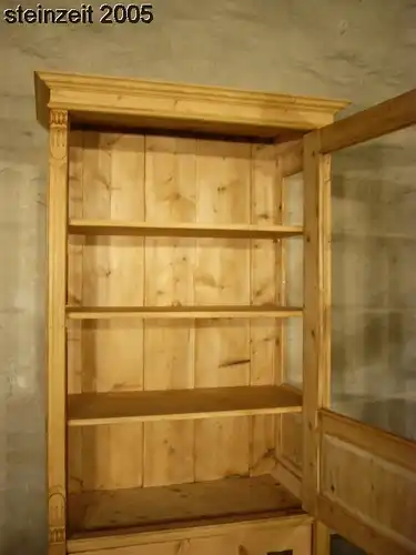 Vitrine antik Weichholz Glas Schrank Gründerzeit 3 seitig verglast um 1900 Jhd.