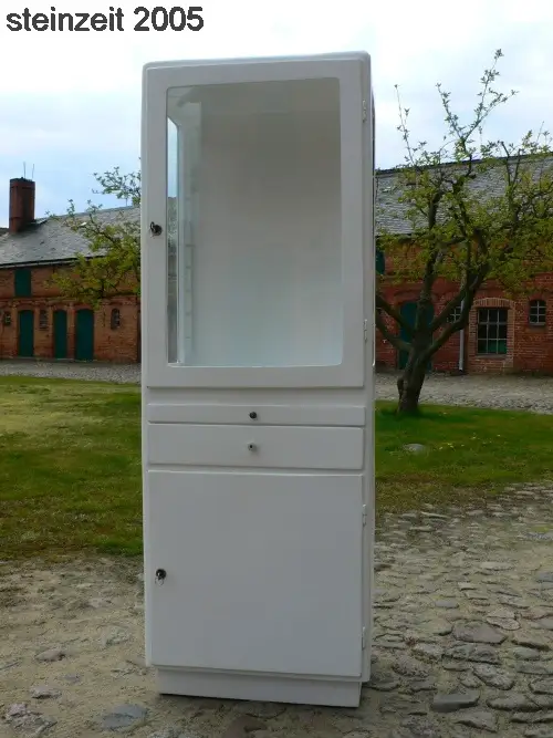 Arzt Vitrine antik Medizin Schrank alt Shabby Look um 1930 Jhd. 1