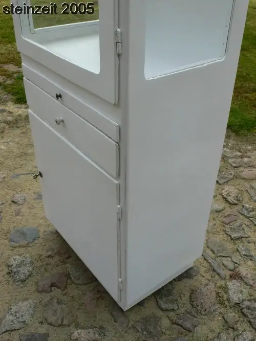 Arzt Vitrine antik Medizin Schrank alt Shabby Look um 1930 Jhd. 2