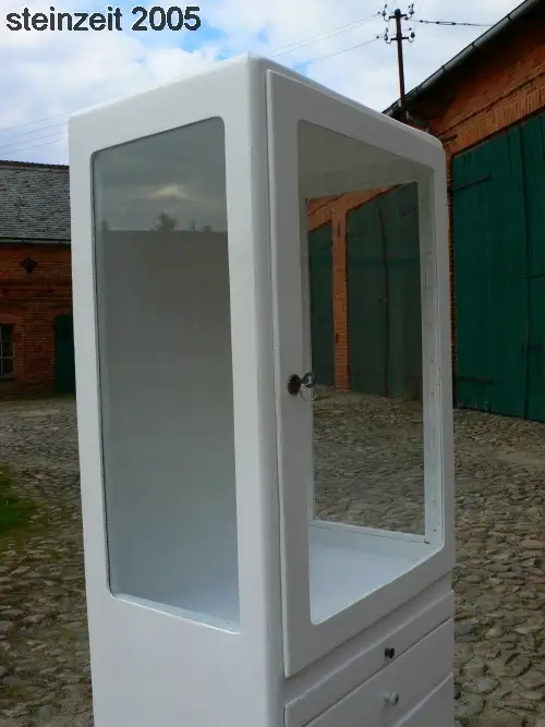 Arzt Vitrine antik Medizin Schrank alt Shabby Look um 1930 Jhd. 3