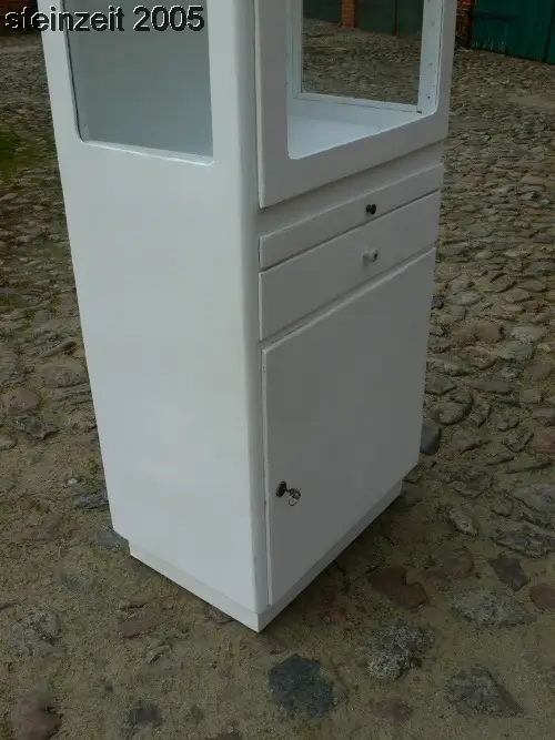 Arzt Vitrine antik Medizin Schrank alt Shabby Look um 1930 Jhd. 4