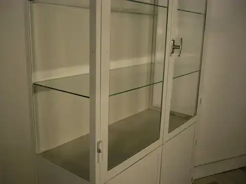 Vitrine Eisen Industrie Design restauriert weiß um 1930 Jhd