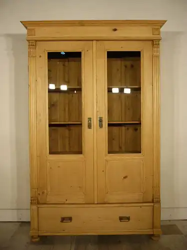 Vitrine antik Gründerzeit Büchervitrine Weichholz mit 180° Türen um 1900 Jhd