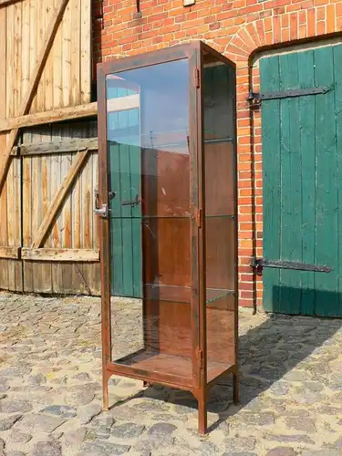 Vitrine Eisen Industrie Design 30er Jahre antik restauriert Arztpraxis Möbel