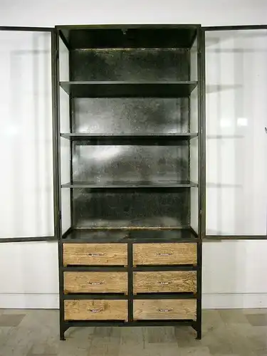 Vitrine Eisen Werkstatt restauriert Industrie Design 1930 Jhd.