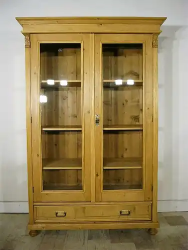 Vitrine antik Weichholz 3 seitig verglast Jugendstil Glas Schrank um 1900 Jhd.