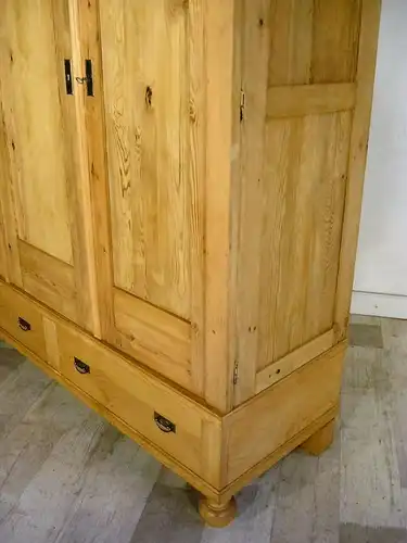 Schrank gigantisch zerlegbar Weichholz Jugendstil Bleiglas um 1900 Jhd.