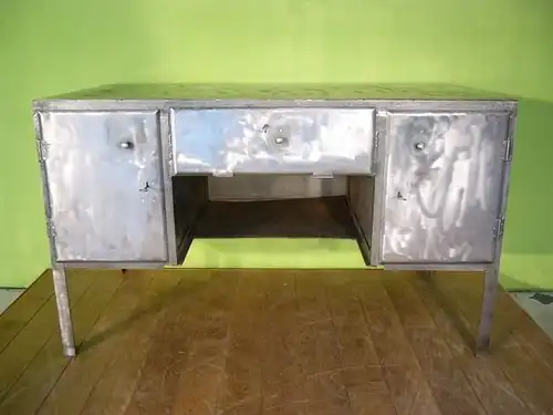 Schreibtisch Bauhaus Sekretär Eisen poliert um 1930 Jhd.