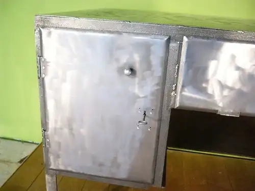 Schreibtisch Bauhaus Sekretär Eisen poliert um 1930 Jhd.