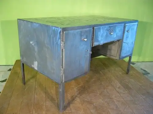 Schreibtisch Bauhaus Sekretär Eisen poliert um 1930 Jhd.