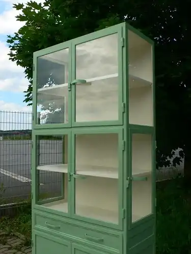 Vitrine Schrank Metall Industrie Design antik um 1930 Jhd.