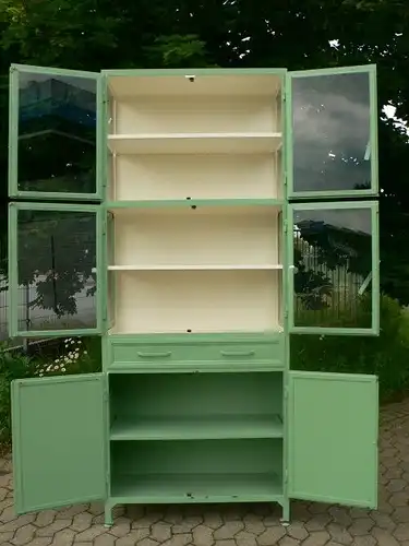 Vitrine Schrank Metall Industrie Design antik um 1930 Jhd.