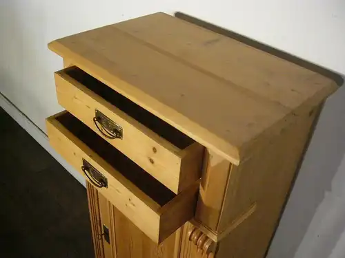 Vertiko schmal antik Weichholz Gründerzeit Schrank um 1900 Jhd.