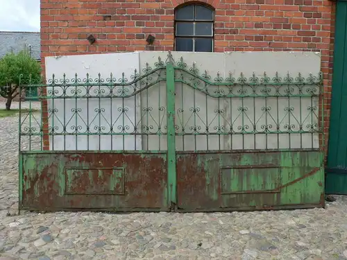 Tor antik Schmiedeeisen Gründerzeit mit Personeneingang um 1900 Jhd.