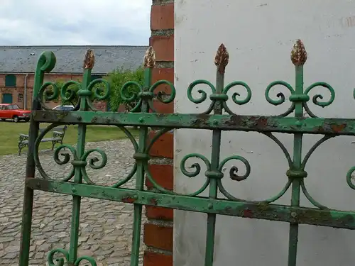 Tor antik Schmiedeeisen Gründerzeit mit Personeneingang um 1900 Jhd.